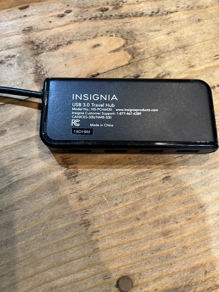 Insignia NS-PCH6430 4-Port USB 3.0 Travel Hub - Black - Image 3 of 3