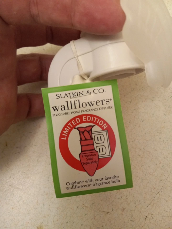 Slatkin & Co.  WALLFLOWERS FROSTED SHELL FRAGRANCE PLUGIN NEW - Image 2 of 4