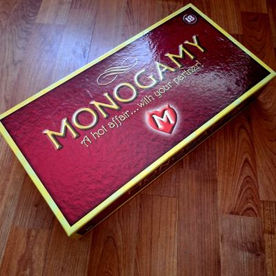 Monogomie Brettspiel für Erwachsene. Eine heiße Affäre... mit deinem Partner.