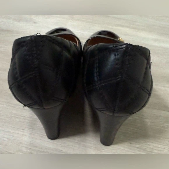 Tory Burch Black Quilted Patent Cap Toe Wedge Heels Women's Shoes Size 7.5 M - Image 4 of 4