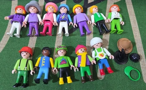 New ListingVINTAGE PLAYMOBIL PEOPLE 1981-1995 LOT OF 12 PEOPLE & 4 ACCESSORIES