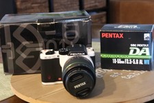 Pentax K-01 16.2MP Digital Camera WHITE 18-55mm WR Lens 2520 Shots NM US Ship