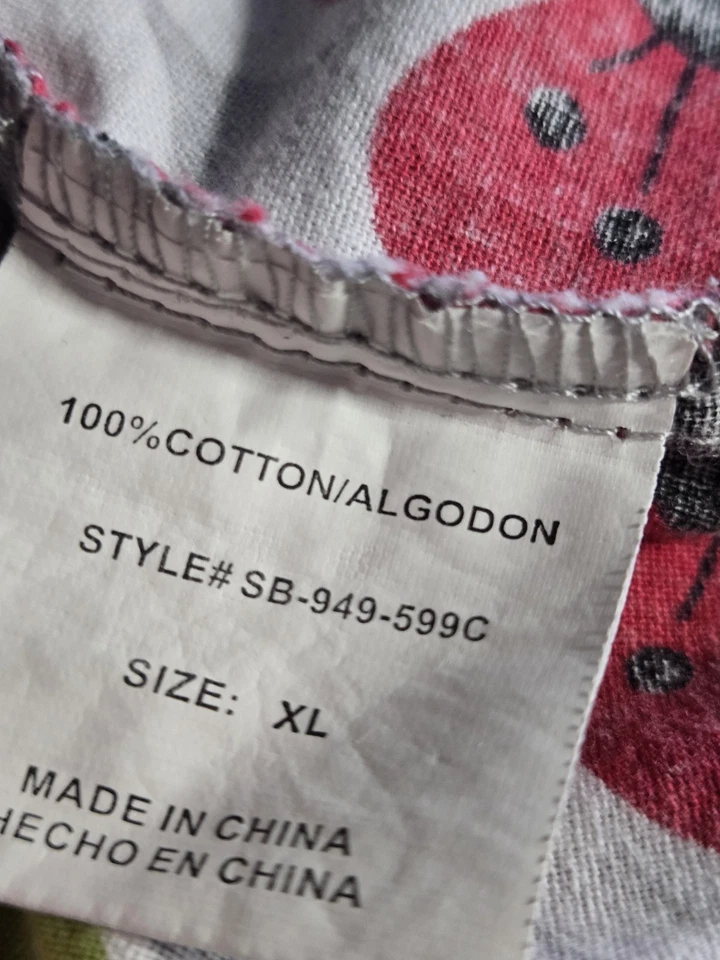 I Love Scrubs Scrub Top size XL-Red/Black Floral Keyhole Neck-Chest 23.5"/L 27.5 - Image 4 of 4