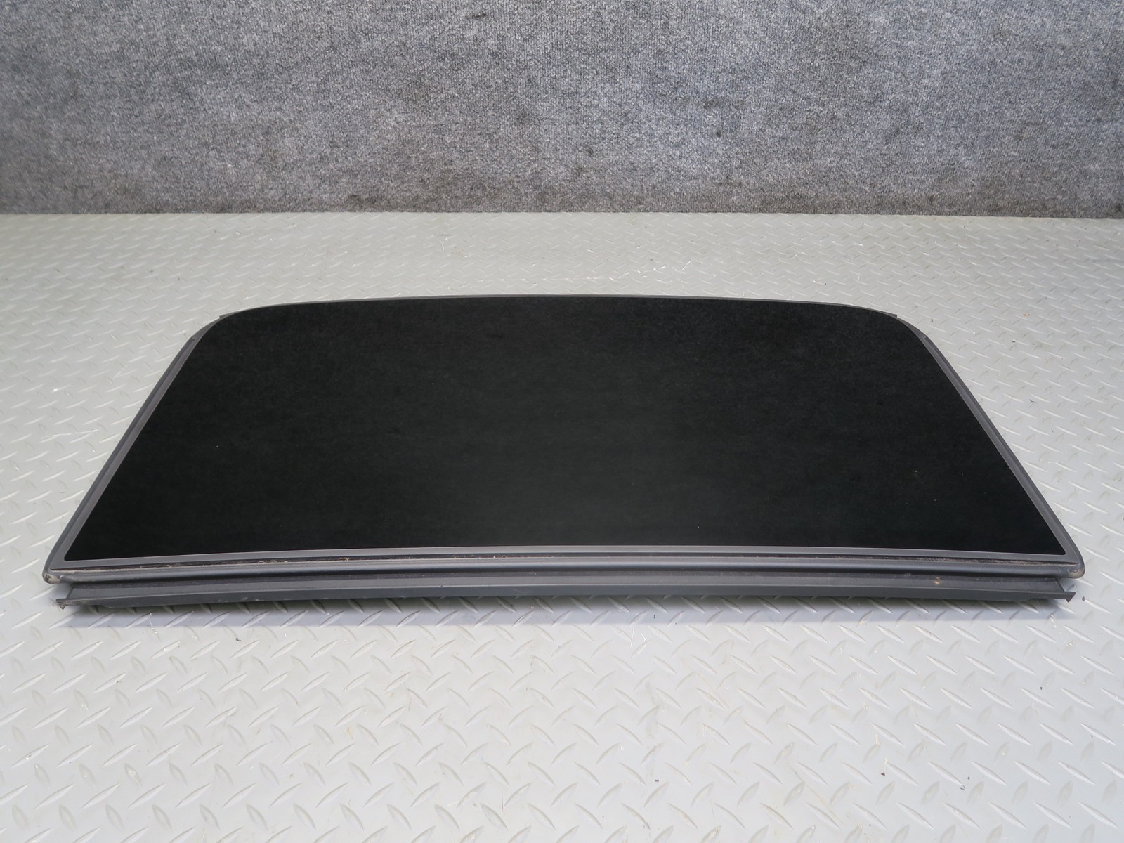 2017-2020 MASERATI LEVANTE M161 REAR SUNROOF GLASS WINDOW PANEL