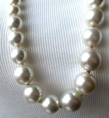 Collier De Perles Vintage - Blanc Nacré - Élégant Et Intemporel