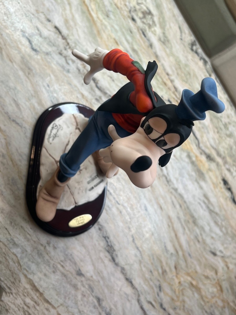 ディズニーミッキー　アルマーニ ディズニーフィギュア専門店 ディズニーコレクション