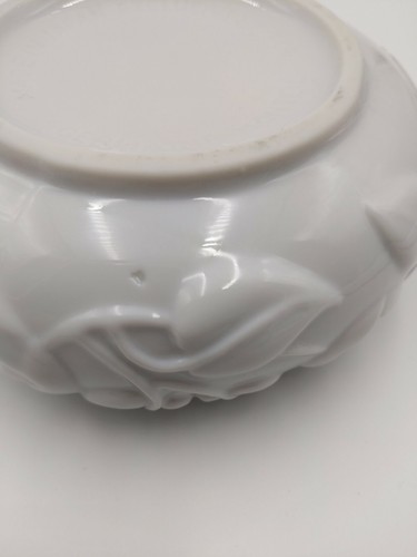 Raised Roses Blanc de Chine SCHMINKTISCHDOSE Glas weiß Porzellan Germaine Monteil 5,5" - Bild 6 von 8