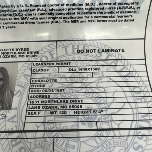Ozark Set Requisiten - Charlotte’s Permit, Buddys Autokennzeichen und Nummernschild mit Zertifikat - Bild 12 von 20