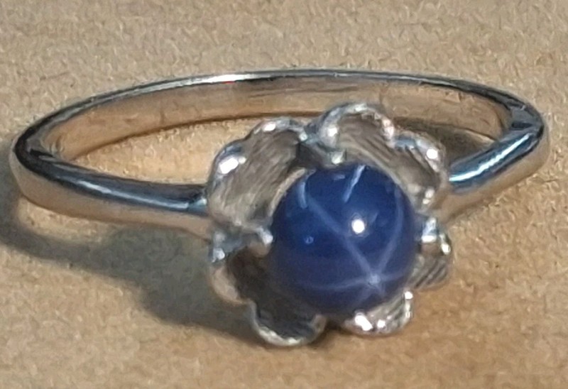10k White Gold Blue Star Sapphire Ring 1.8 Grams