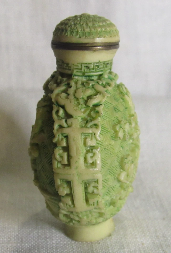 VTG/Antique Carved Snuff Bottle - Green - Preowned - AS FOUND - Image 4 of 4