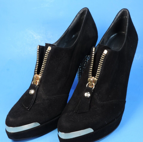 ladies' STUART WEITZMAN BLACK SUEDE W/ GOLD CHAIN HEEL BOOTIES (XLNT) 8M - Picture 3 of 10