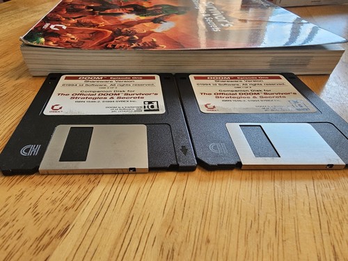 1994 Official Doom Survivors Strategies Book WITH Episode 1 Shareware Disks - Picture 3 of 3