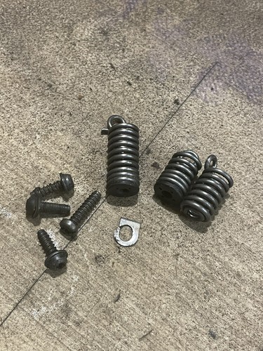 Schwingungsfedern aus einer McCulloch MAC838 Kettensäge (11)