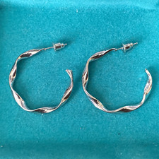 Cute Silver White Gold Plated Round Wavy Twisted 1.25" Round Stud Hoop Earrings