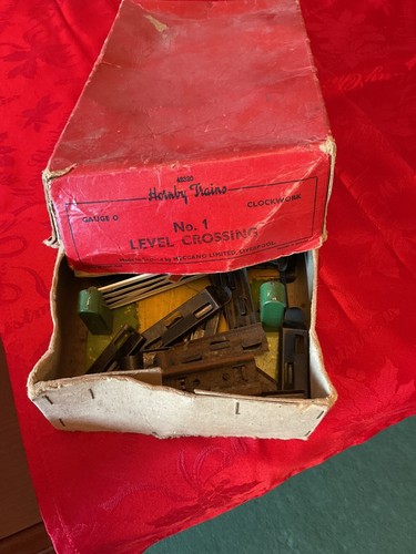 Hornby Train Gauge O Clockwork Train Track And Accessories - Picture 9 of 9