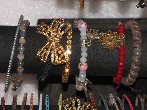 Lot Of 45 Bracelets Gold Plated Silver Tone Rhinestone Bow Floral Beaded Womens - Picture 5 of 24