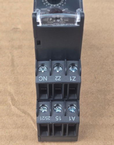 Schneider Electric RE22R2AMR On Delay Zelio Time Relay 24-240VAC 0.05Sec-300H - Picture 6 of 10