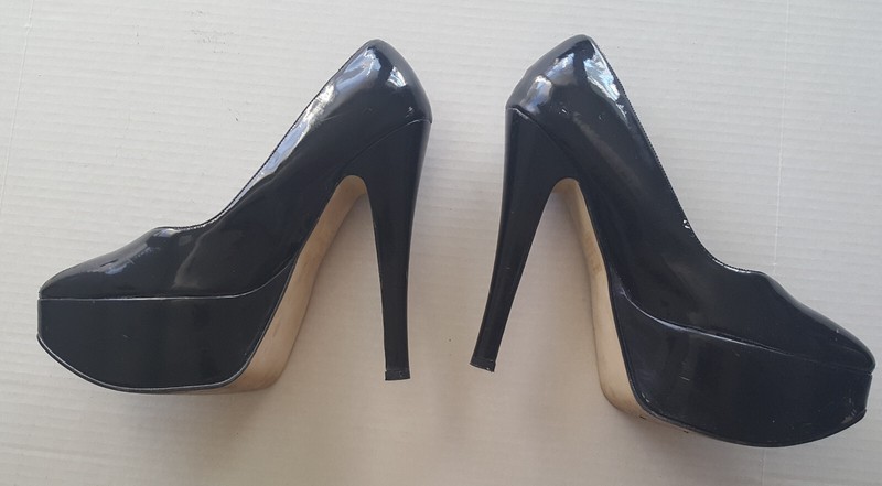 THE WILD PAIR PLATFORM HEELS Sz 10 6.25" Patent Leather