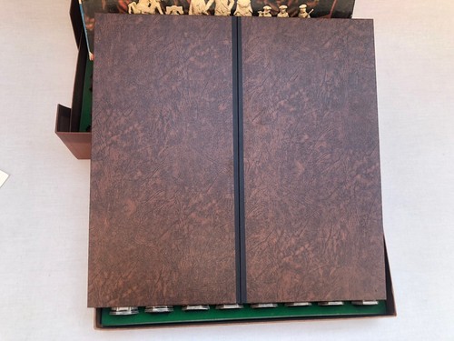 Classic Games Company Collector’s Series 605 Bicentennial 1776 Schachspiel sehr guter Zustand. - Bild 11 von 19