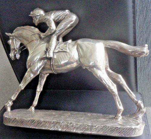 MUY GRANDE PESADO Stg. Estatua de jinete de caballo de carrera de plata cubiertos camelot 2,3 kilos - Imagen 4 de 19