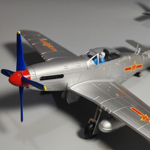 Modellino militare pressofuso in lega 1:48 North American P-51 Mustang aereo da combattimento - Foto 22 di 27