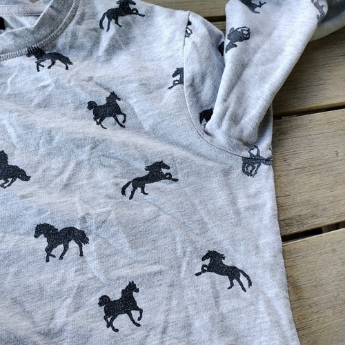 Forever 21 Womens Jumper Sweater Grey Pullover Long Sleeve Horses Printed Size L - Picture 7 of 10