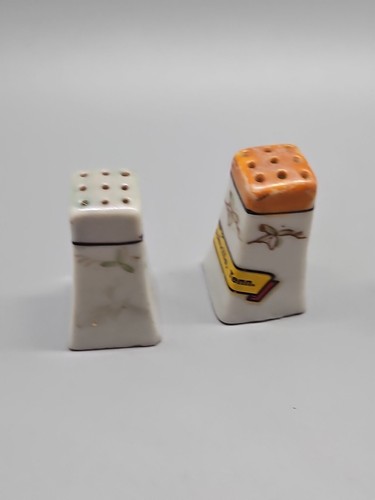 Mini Vintage Lusterware Floral Hand Painted Salt & Pepper Shakers, Made In Japan - Picture 4 of 5