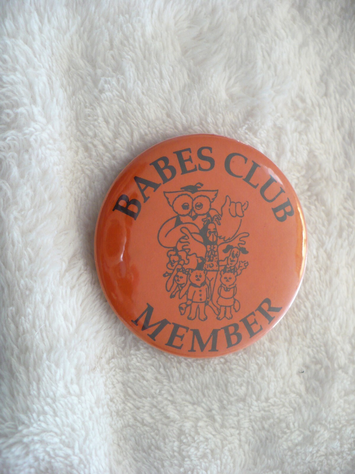 VI- BABES CLUB MEMBER PIN BADGE    #47299 NICE