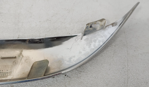 05-10 Chrysler 300 Passenger Right Front Bumper Molding Trim OEM 04805938AA - Picture 10 of 11