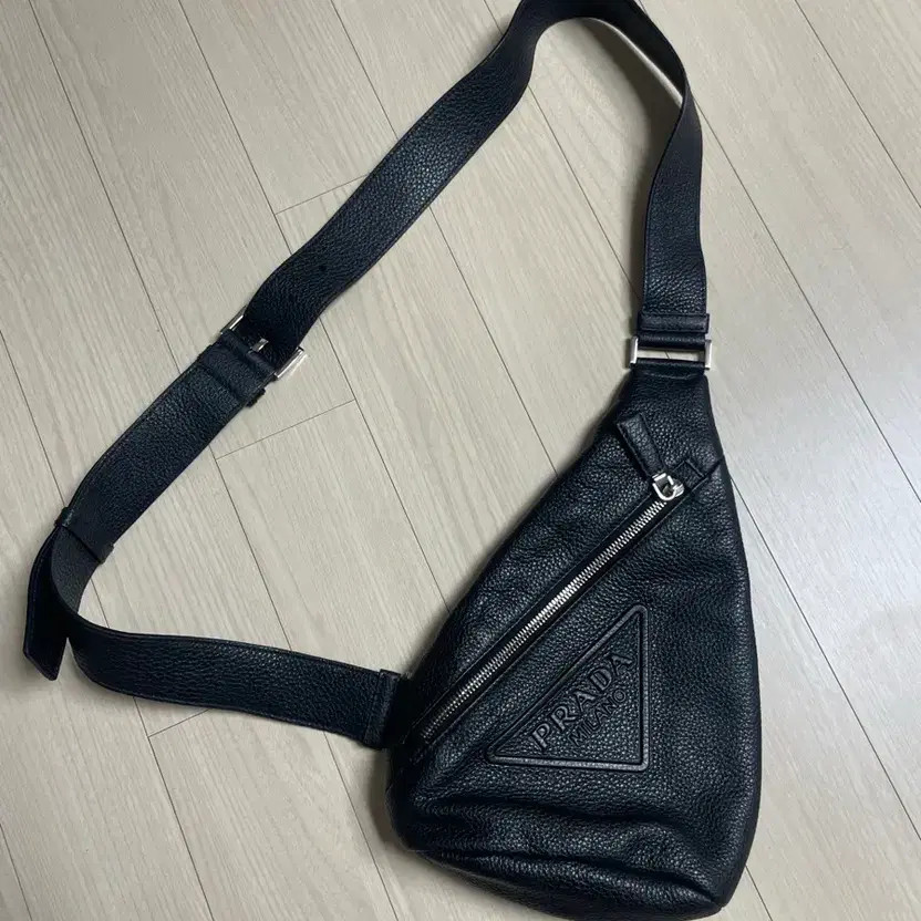 Prada 23S/S Embossed Triangular Logo Leather Slin… - image 10