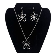 Flower necklace and earring set for women