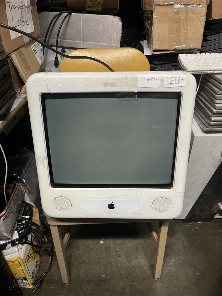 Apple eMac 6,4 A1002 w/Mouse KB 1.25GHz PowerPC G4 512MB RAM 40GB No Wifi Card - Image 4 of 4