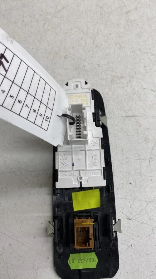 Interrupteur de leve vitre CITROEN BERLINGO 3 M PHASE 1 98329368ZD - Photo 4/4