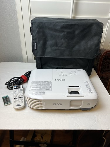 Epson VS250 3LCD Portable Projector 3200 Lumens HDMI HD 237  Hours With Remote - Picture 1 of 8