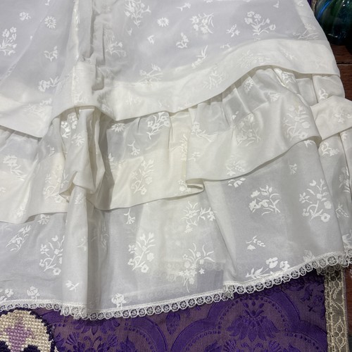 Très Ancienne Robe De bébé enfant en tulle dentelle À Décor De Feuillages - Imagen 5 de 5