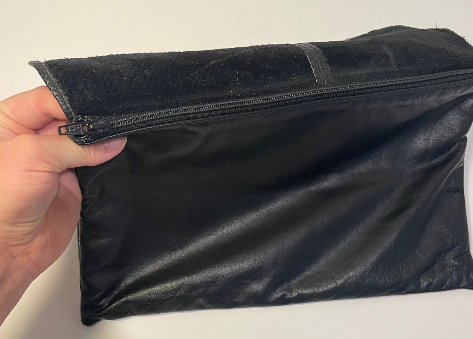 Vtg Karavan Black Leather Envelope Clutch Zip Closure Elegant Event Minimalist