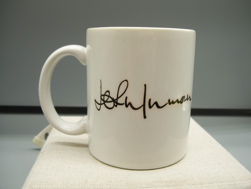 ¿Te están sirviendo NPR/PBS? Taza de café de cerámica Mr. Humphries John Inman - Imagen 2 de 9