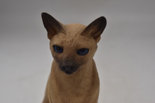 Vintage North Light Siamese Cat Sitting Figurine Resin 16.5cm with Tag - Picture 16 of 24