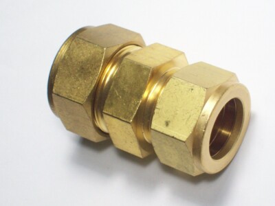1 - Swagelok Brass Reducing Union, 3/4'' OD Tube x 7/8'' OD Tube,  B-1410-6-12