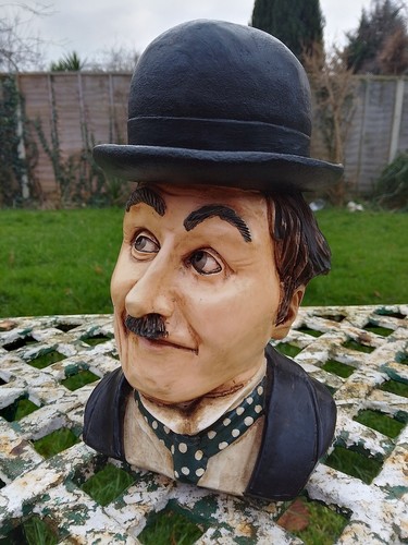 A Highly Collectible Charlie Chaplin Bust by Peter Mook Signed - Picture 5 of 11