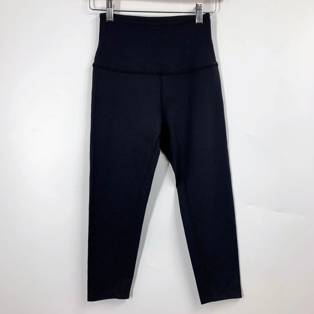beyond-yoga caught in the midi high waisted cropped leggings