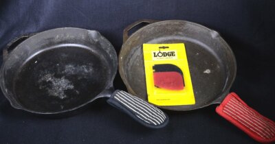 (2) LODGE Cast Iron 10SK SKILLETS w/ Lodge PAN SCRAPER