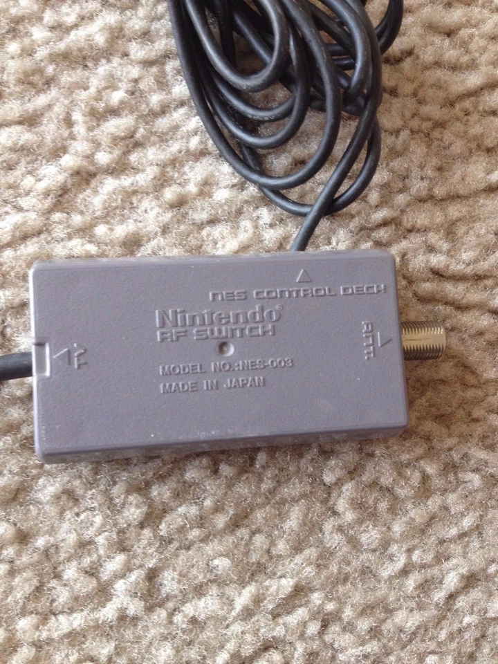 Interruptor adaptador coaxial oficial OEM Nintendo NES RF - SNES NES - cable de video, PROBADO Foto 2 de 2