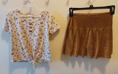 Knitworks Girl's Floral Button-Front Tie Hem Top w/Skirt / Size S (7-8)