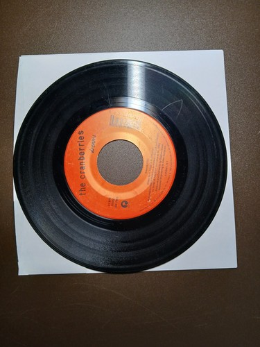 THE CRANBERRIES Linger / Dreams 👂HEAR🎵 7" 45 RPM Vinyl Record - Picture 3 of 11