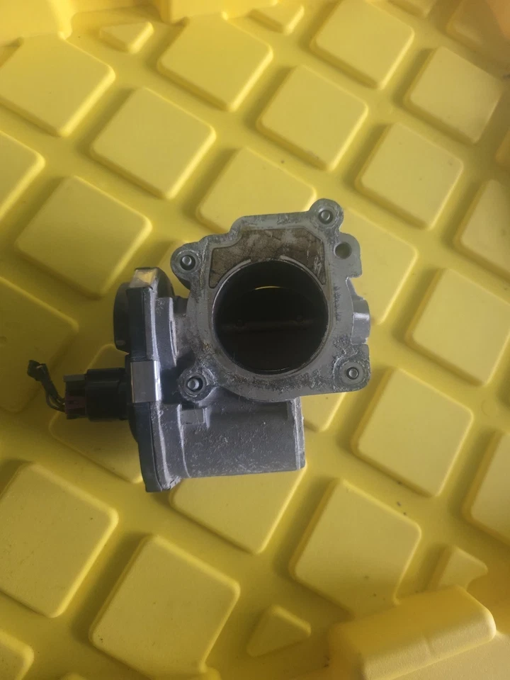 Chevrolet Cobalt 2007-2011 carrocería del acelerador 2,4 L Foto 2 de 2