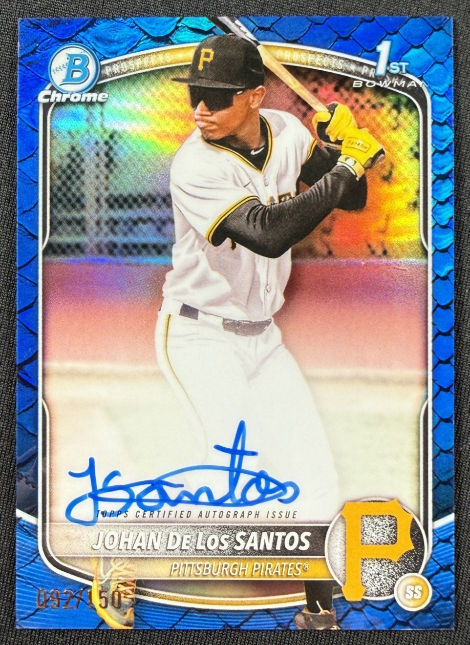 2025 Bowman Chrome Johan De Los Santos 1st Chrome Blue Reptilian Auto /150
