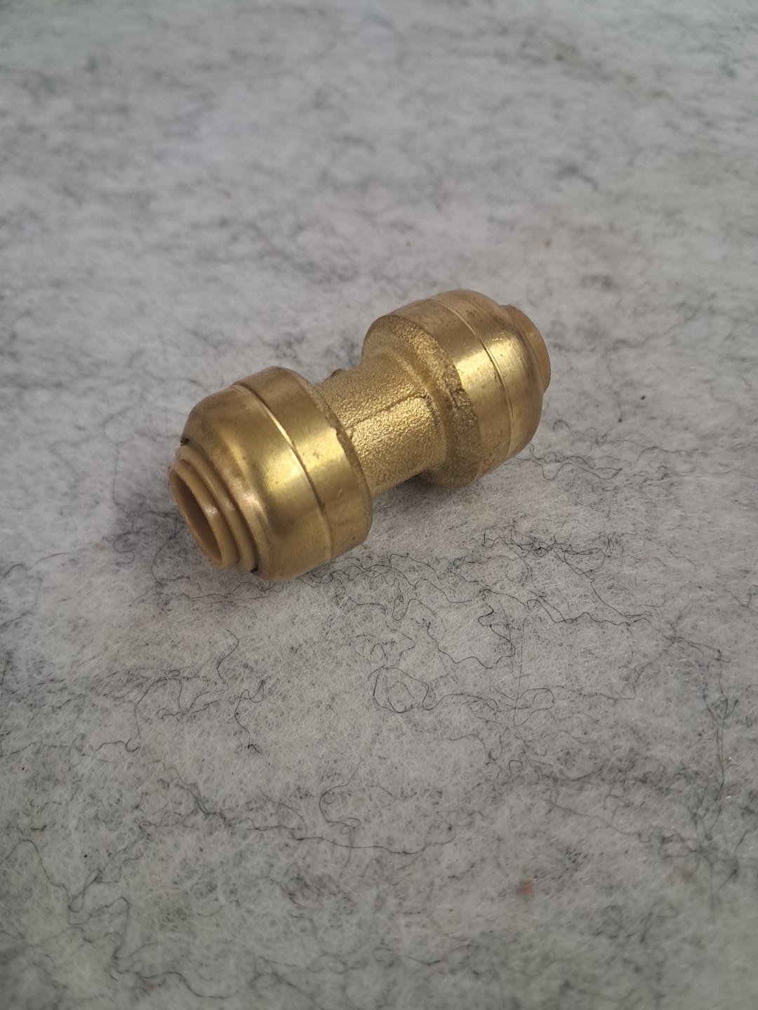 SharkBite U004LF 1/4" (3/8"OD) x 1/4" (3/8" OD) Brass Push Coupling