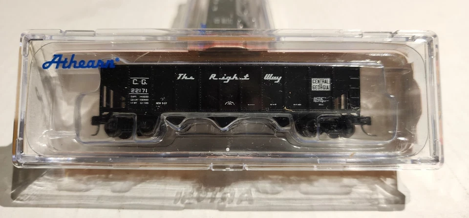 Athearn N Scale 3 Bay Hopper Central of Georgia #22171 - Image 2 of 4