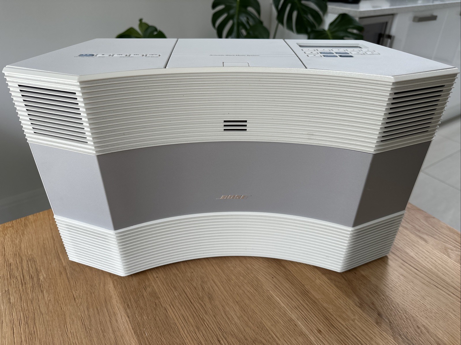 BOSE WAVE ACOUSTIC FM/AM/ RADIO/AUX/CD PLAYER CD3000 EX CONDITION WHITE SILVER